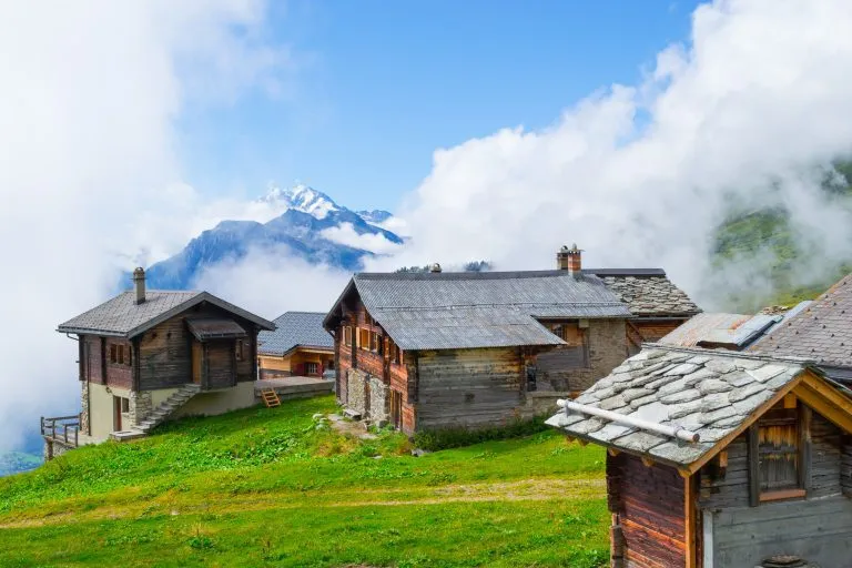 Tradicional pueblo de montaña suizo de Belalp